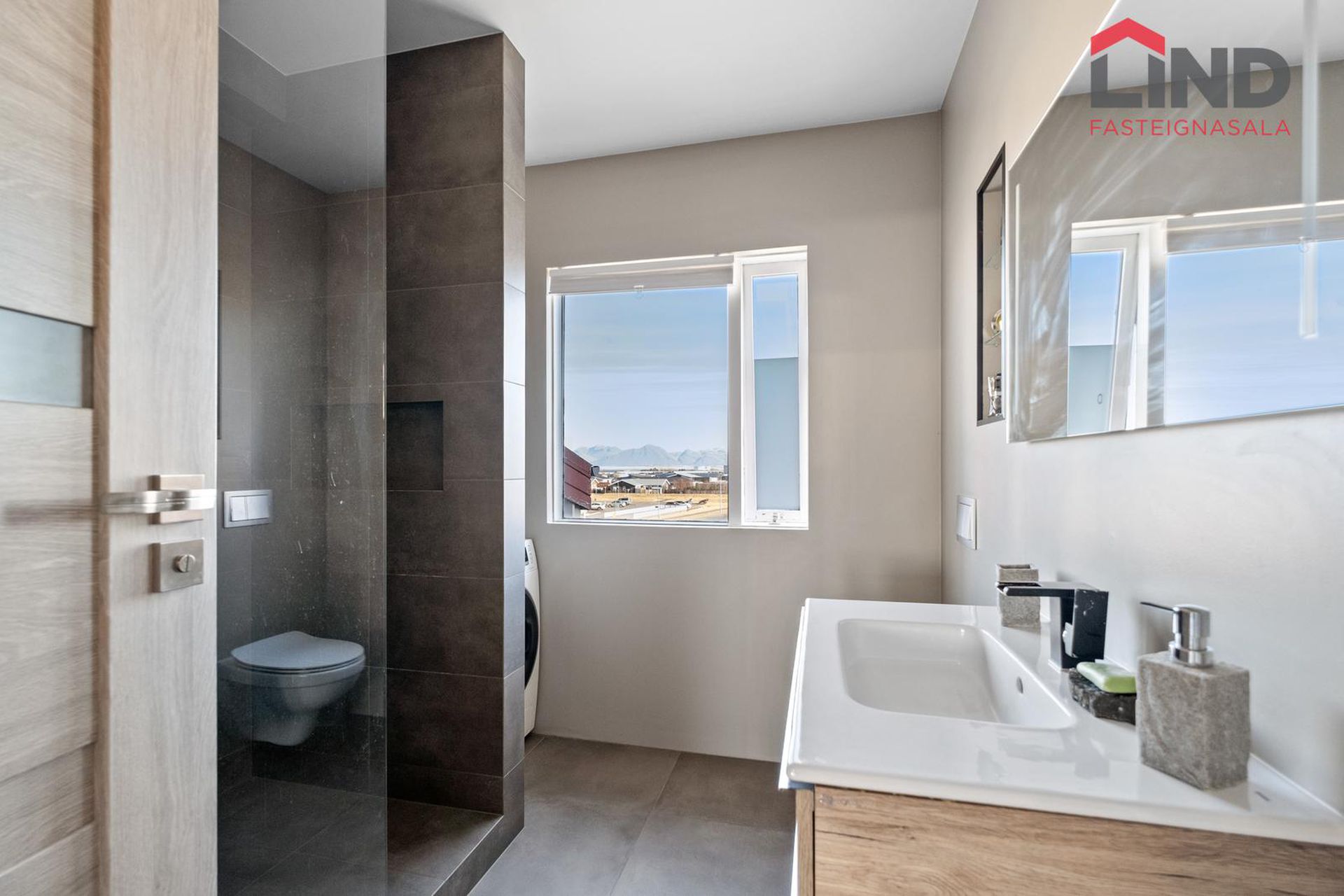 Lerkigrund 1, 300 Akranes