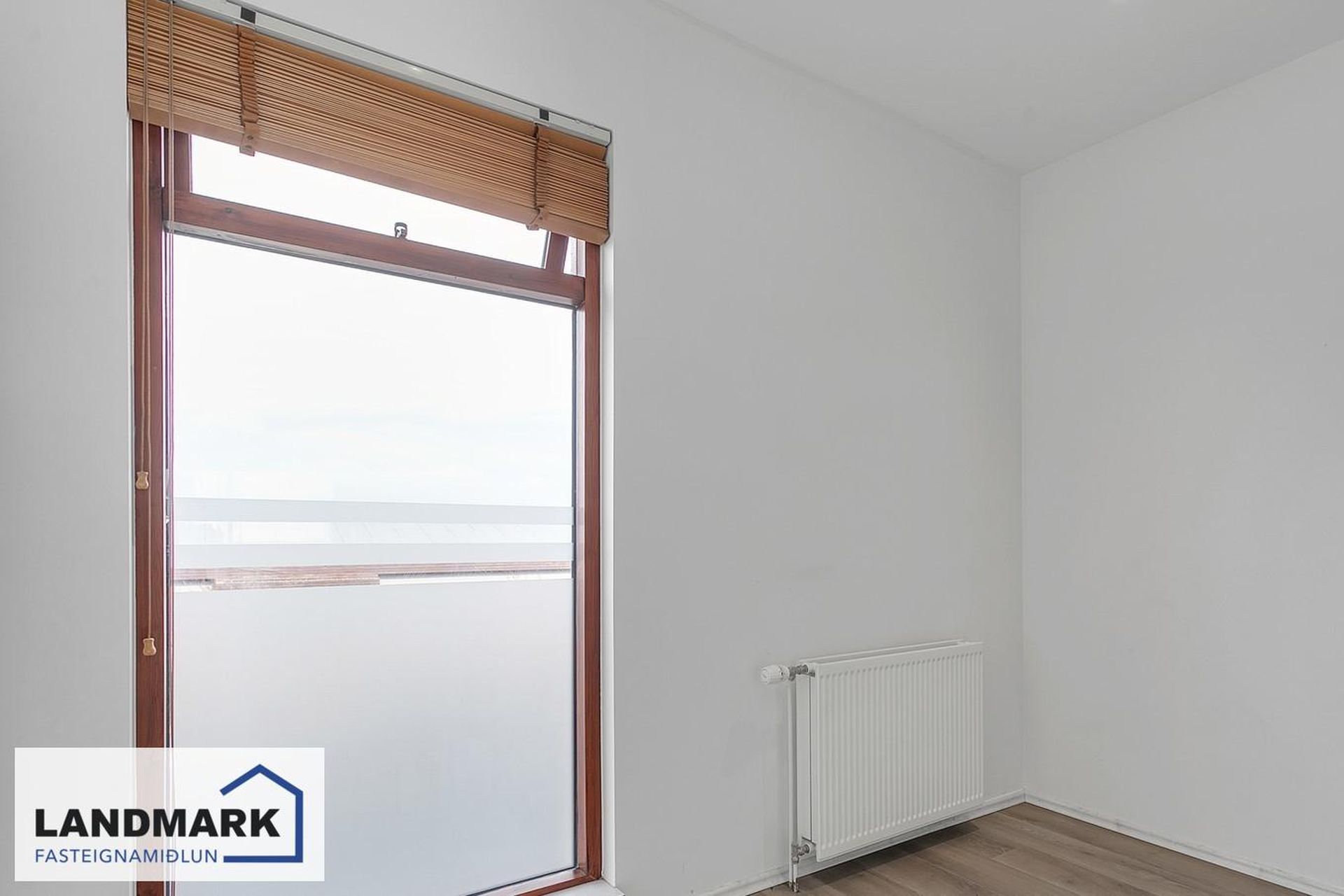 Tjarnabakki 4, 260 Reykjanesbær