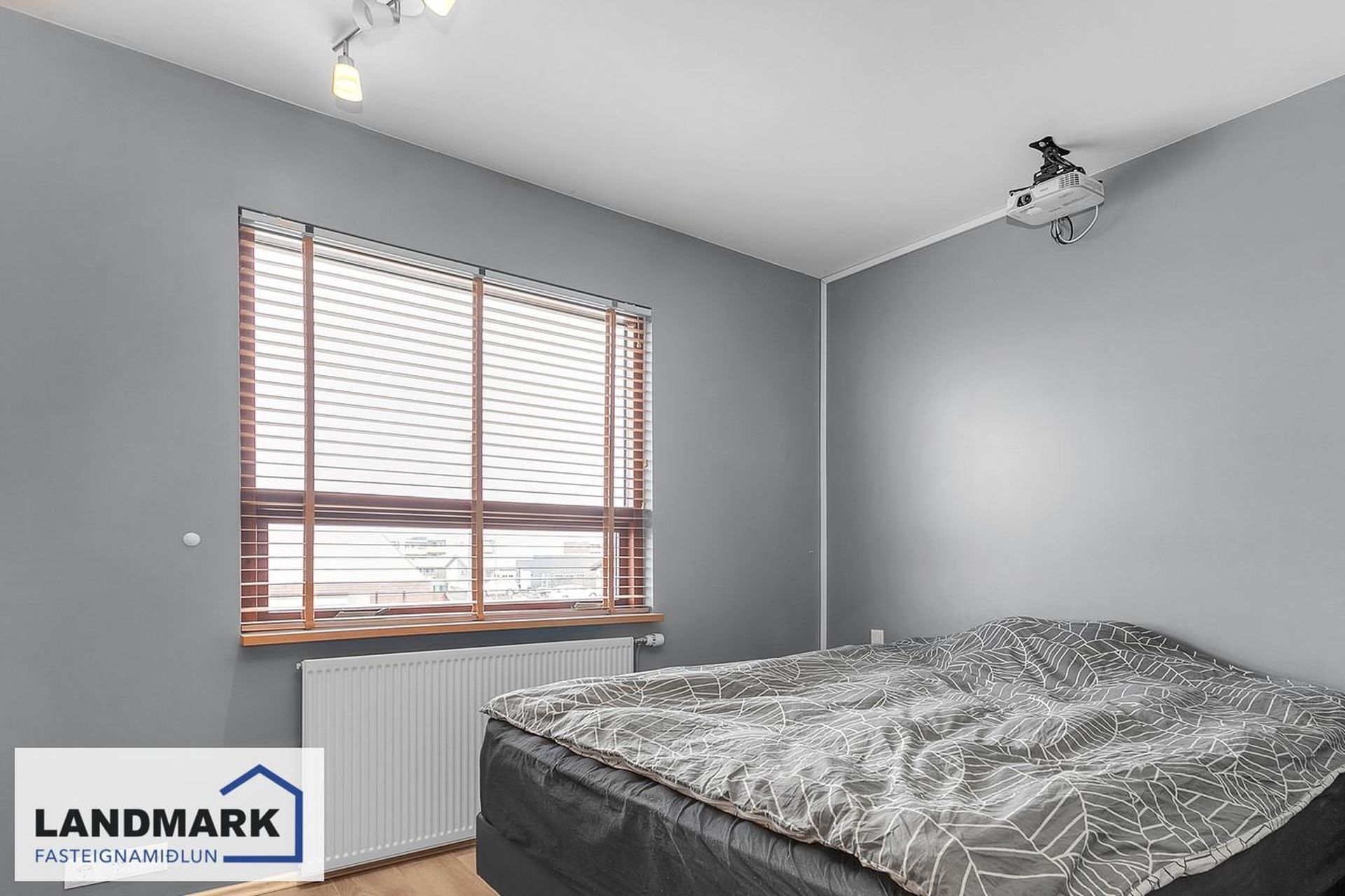 Tjarnabakki 4, 260 Reykjanesbær