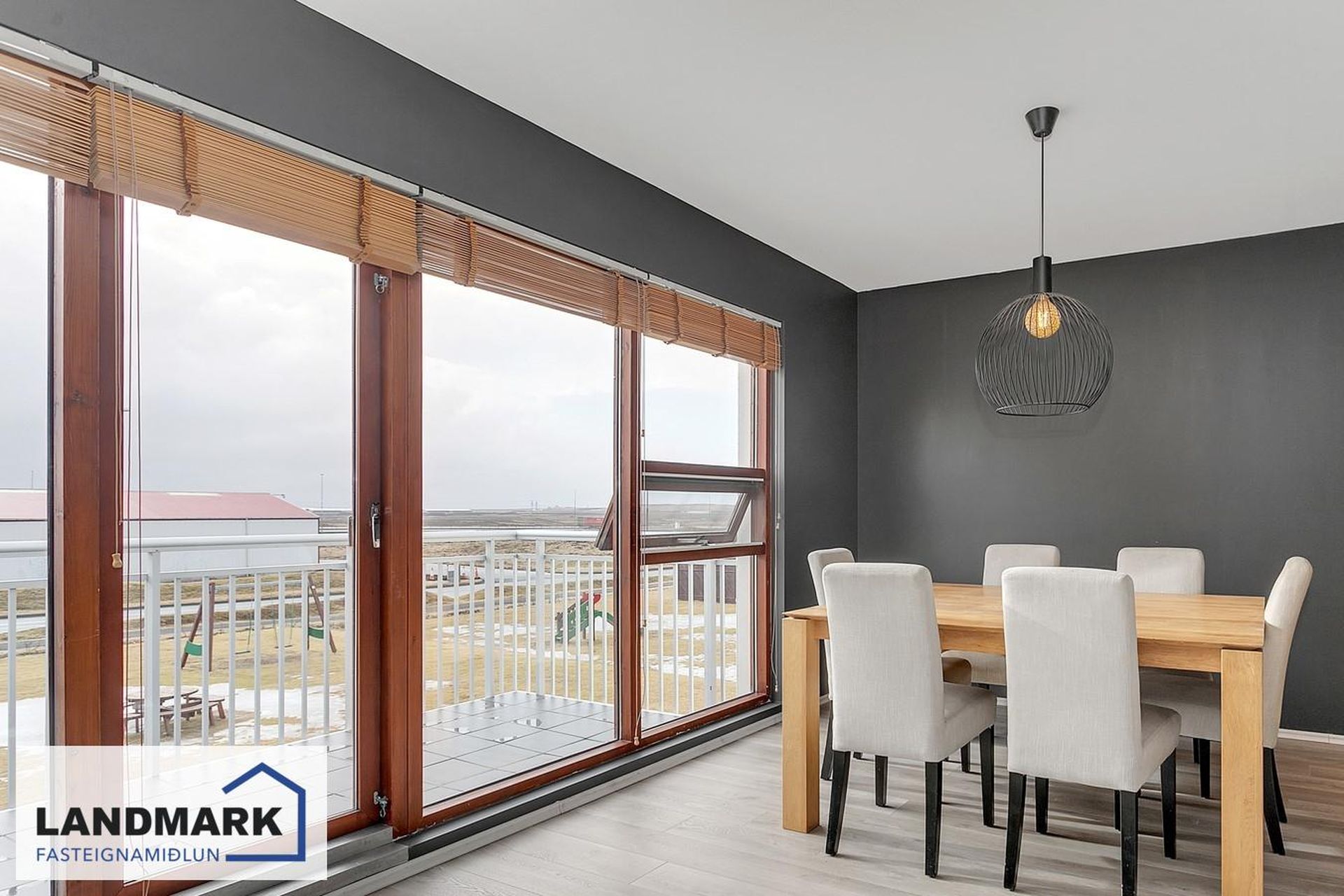 Tjarnabakki 4, 260 Reykjanesbær