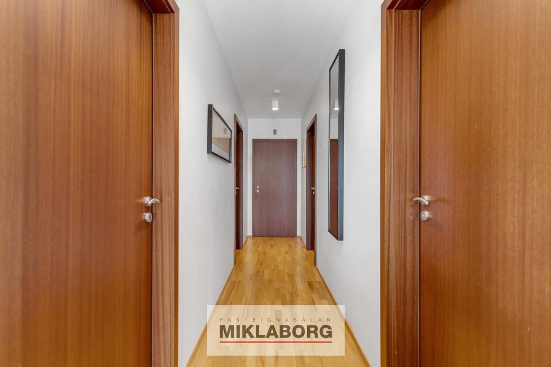Klapparhlíð 32, 270 Mosfellsbær