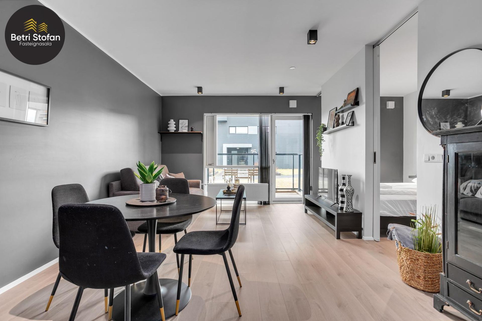 Efstaleiti 11, 103 Reykjavík