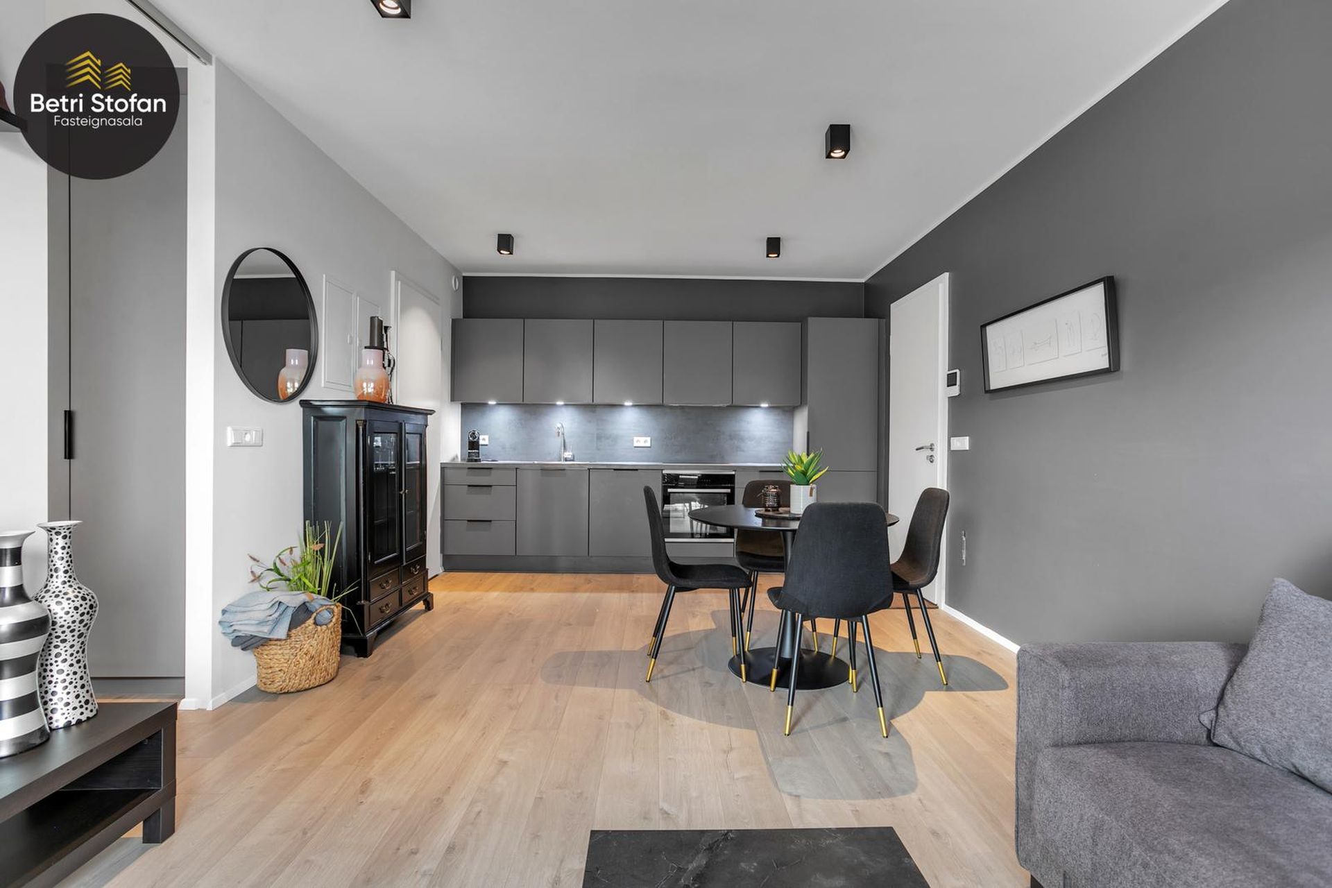 Efstaleiti 11, 103 Reykjavík