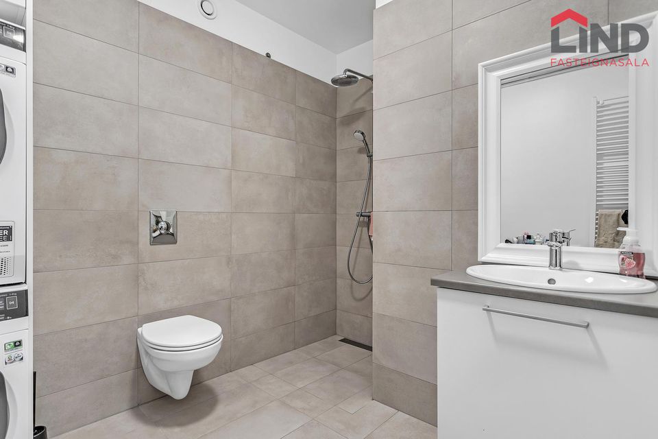 Dalsbraut 4, 260 Reykjanesbær