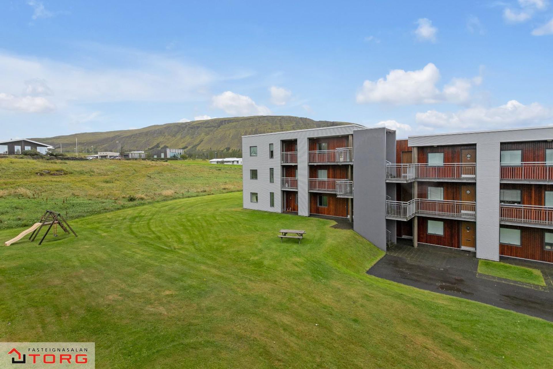 Klapparhlíð 32, 270 Mosfellsbær