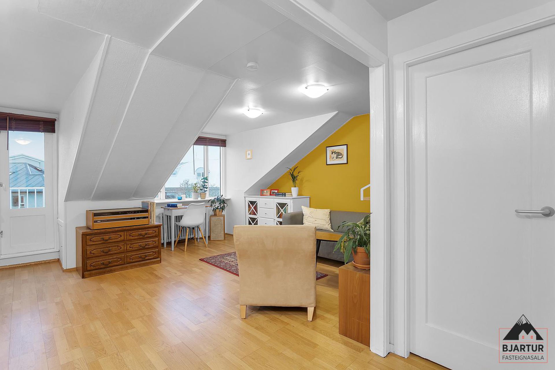 Mjóahlíð 10, 105 Reykjavík