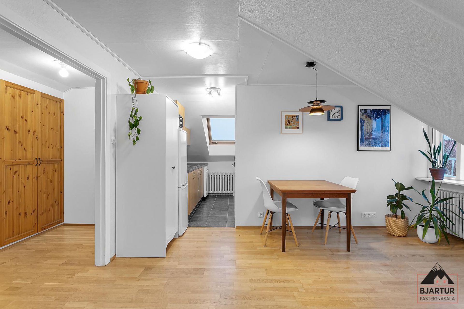 Mjóahlíð 10, 105 Reykjavík