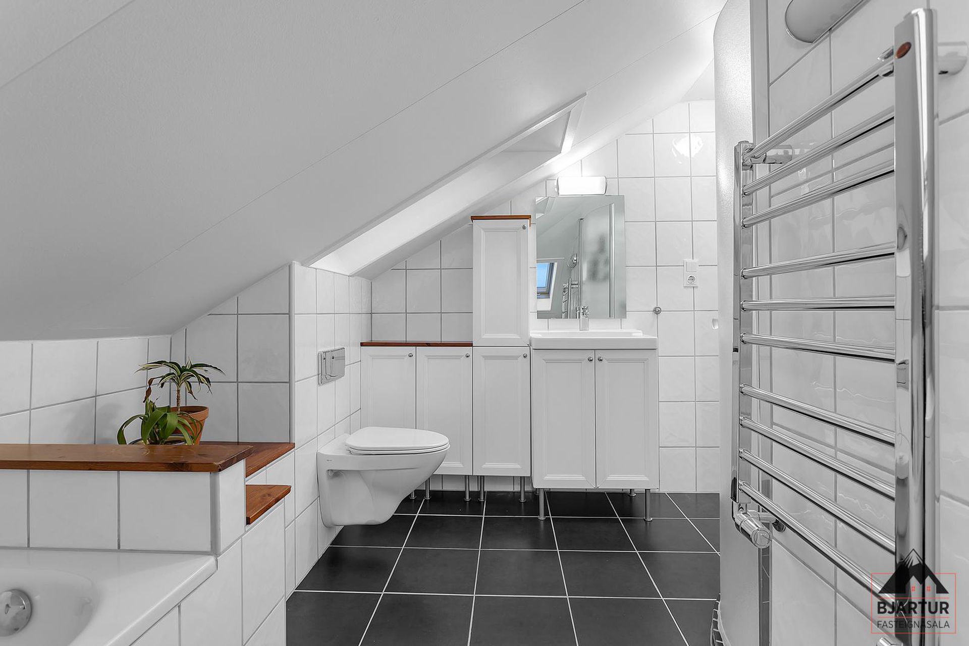 Mjóahlíð 10, 105 Reykjavík