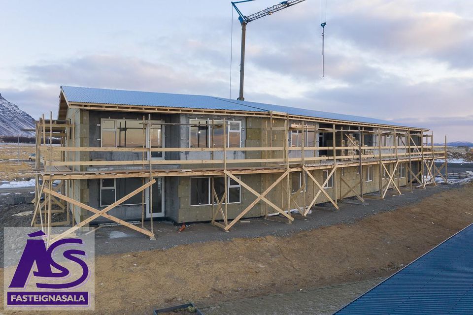 Krossvellir 2, 301 Hval