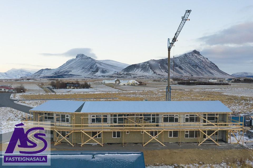 Krossvellir 2, 301 Hval