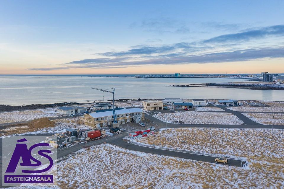 Krossvellir 2, 301 Hval