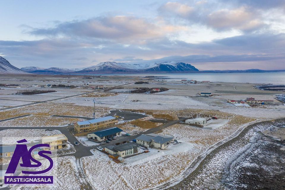 Krossvellir 2, 301 Hval