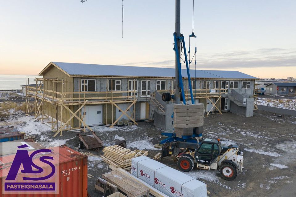 Krossvellir 2, 301 Hval