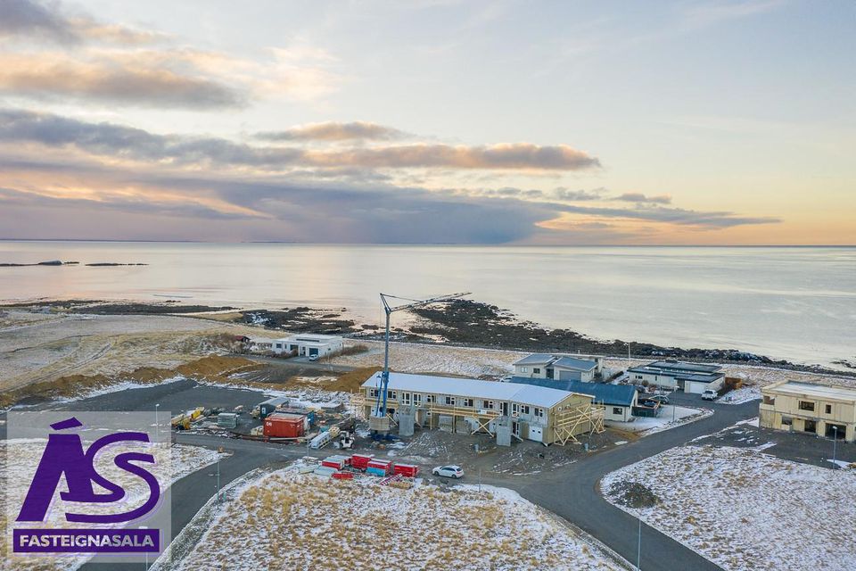 Krossvellir 2, 301 Hval