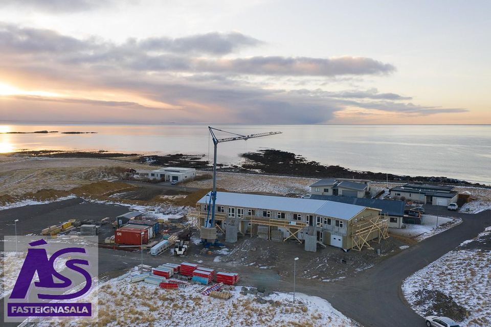 Krossvellir 2, 301 Hval