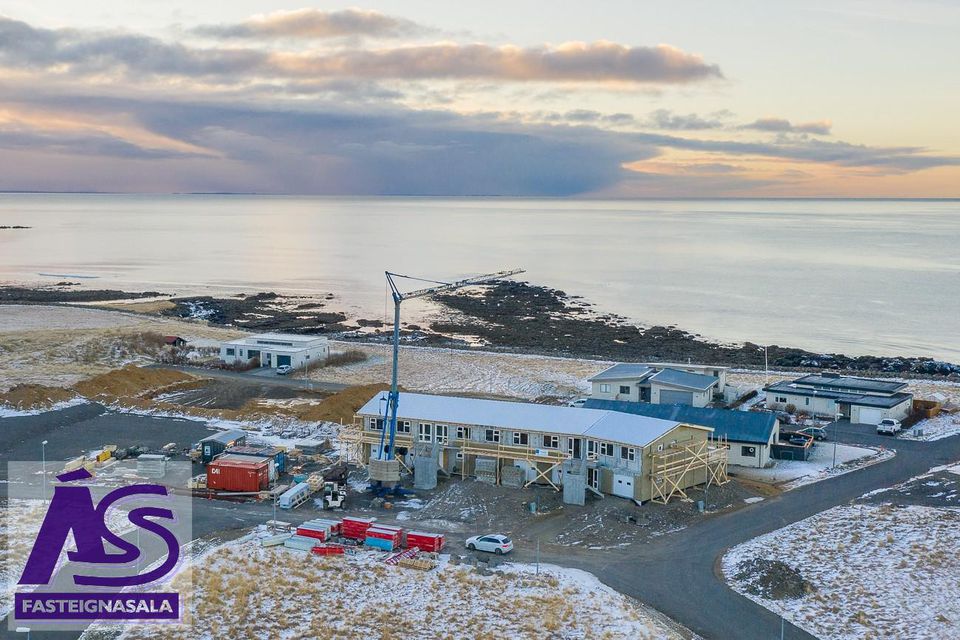 Krossvellir 2, 301 Hval