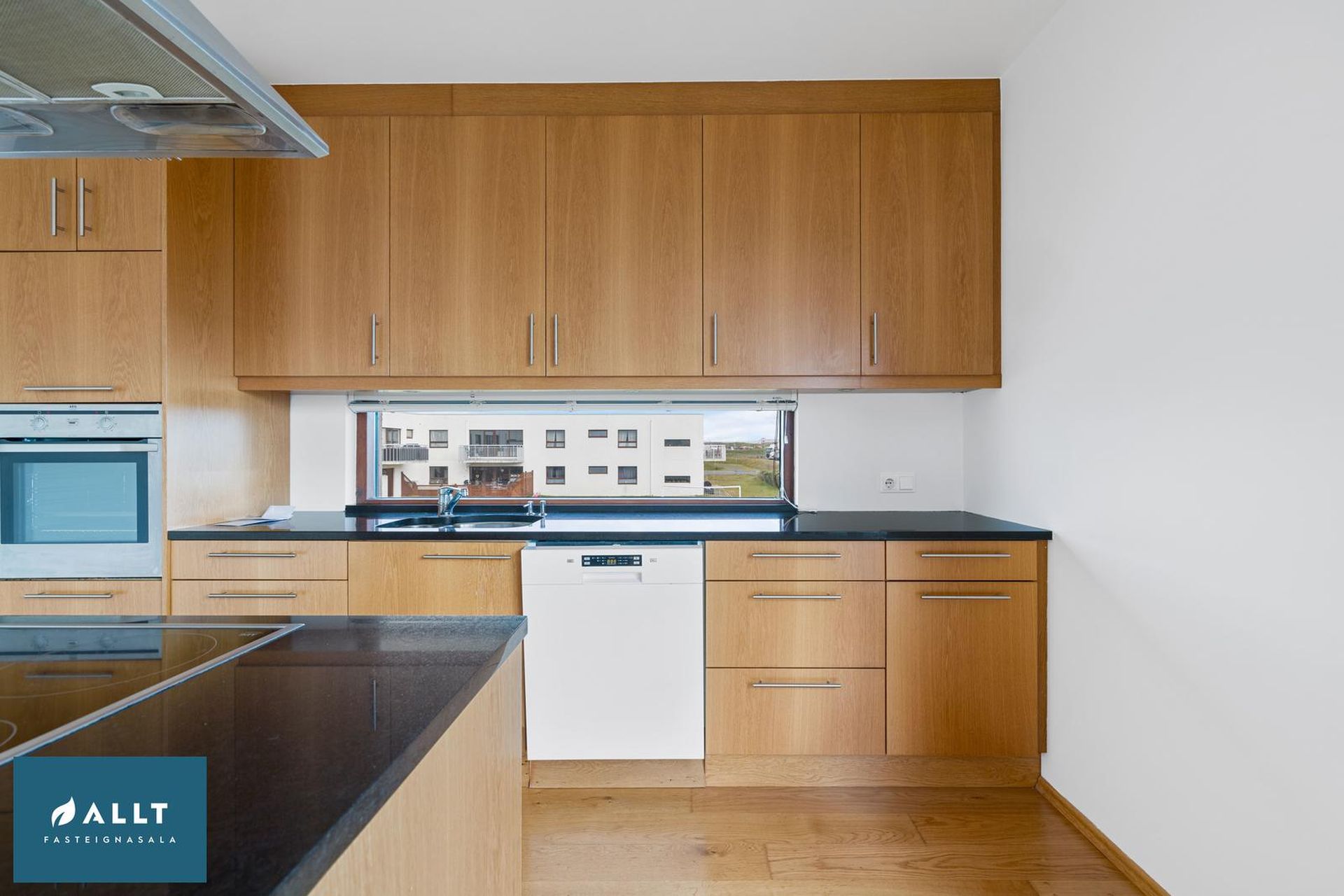 Tjarnabakki 8, 260 Reykjanesbær
