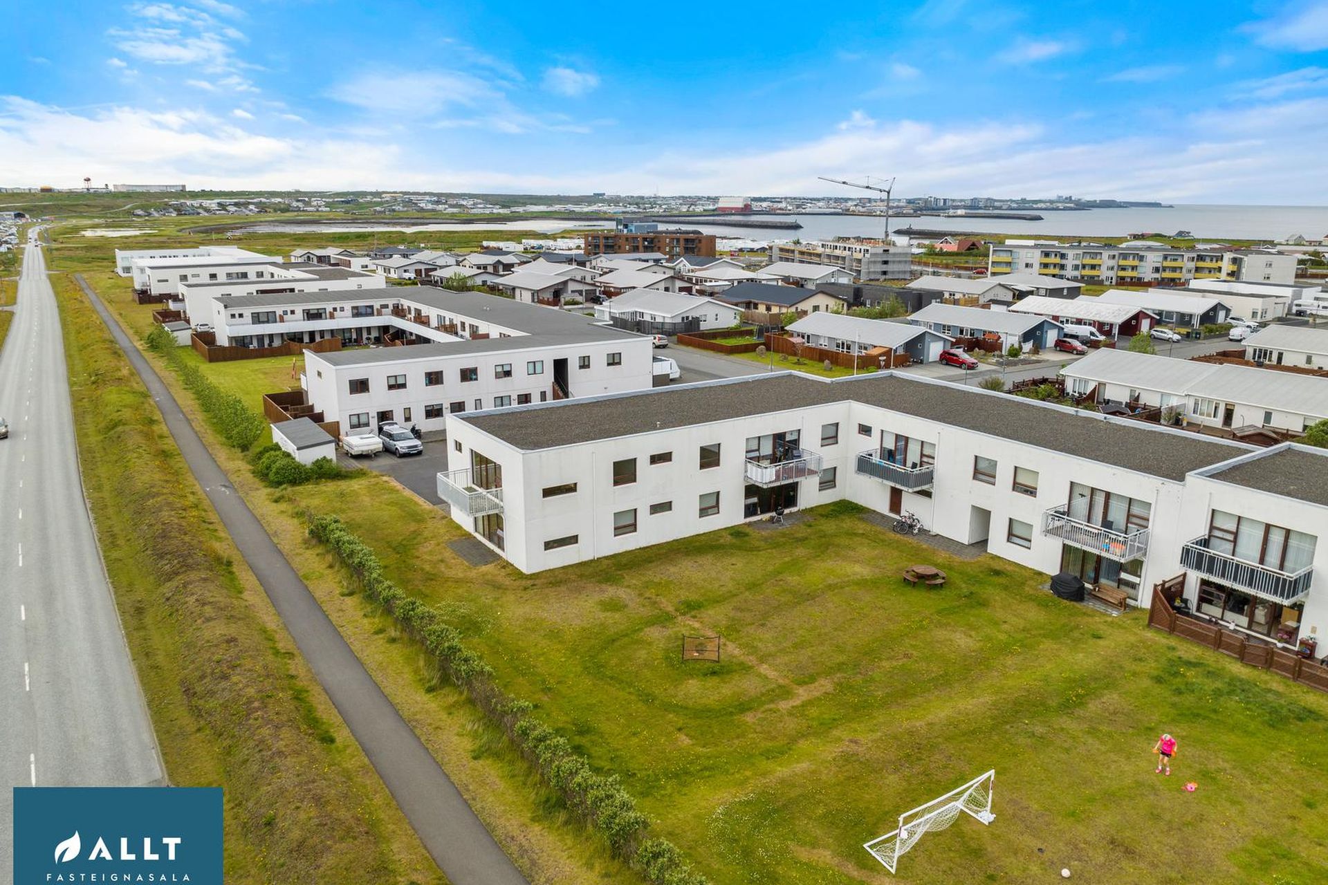 Tjarnabakki 8, 260 Reykjanesbær