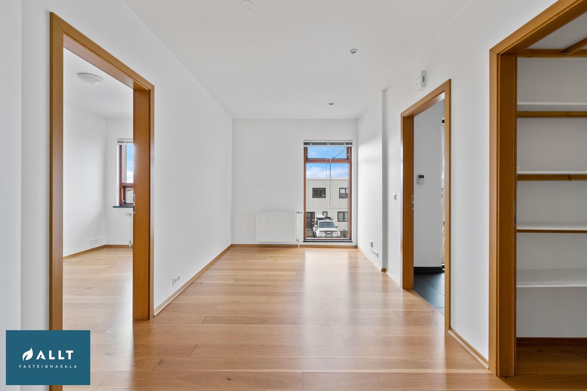 Tjarnabakki 8, 260 Reykjanesbær