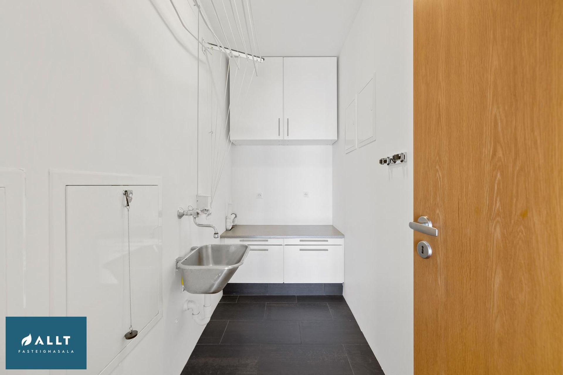 Tjarnabakki 8, 260 Reykjanesbær