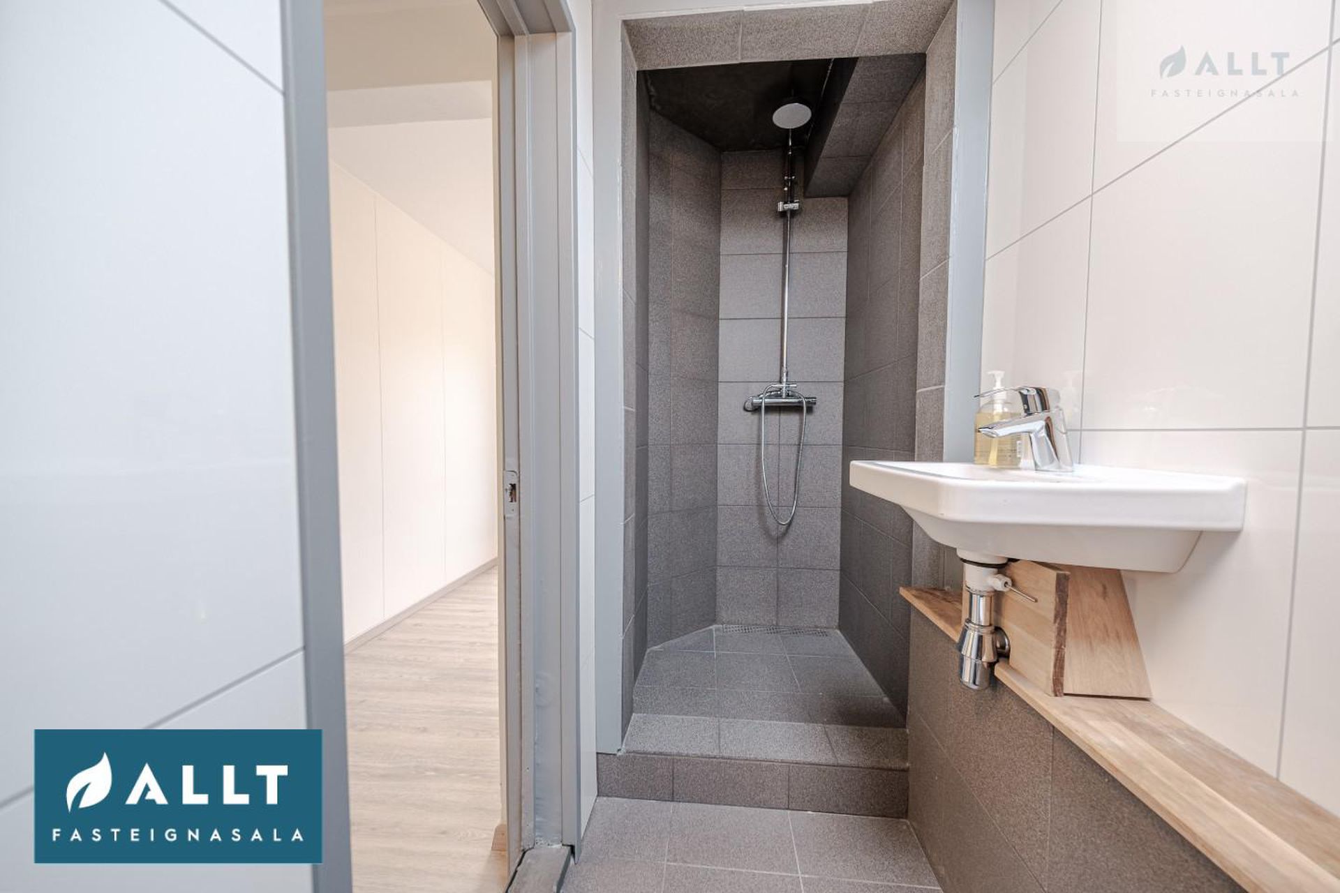 Hverfisgata 39, 101 Reykjavík