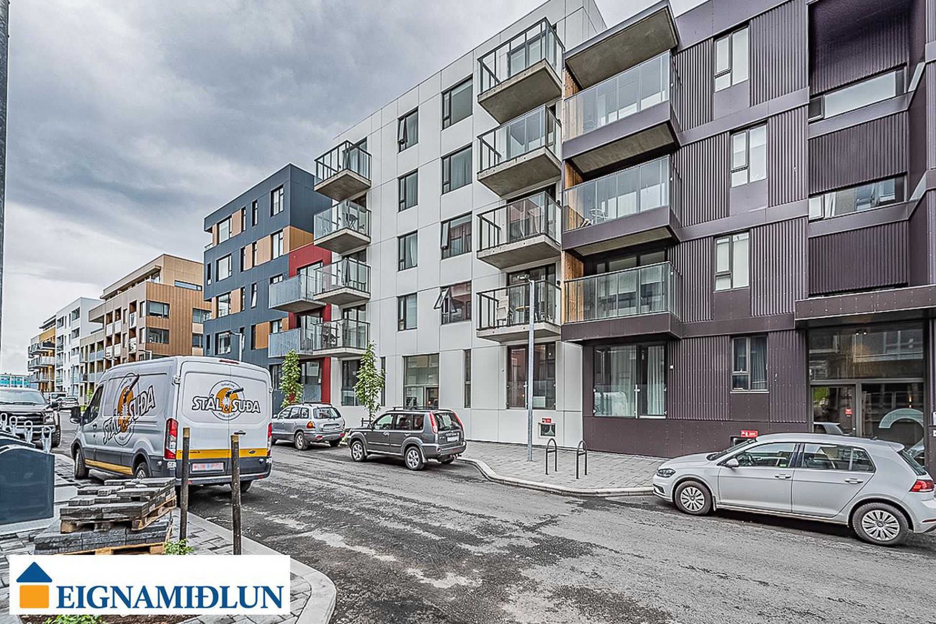 Fálkahlíð 4, 102 Reykjavík