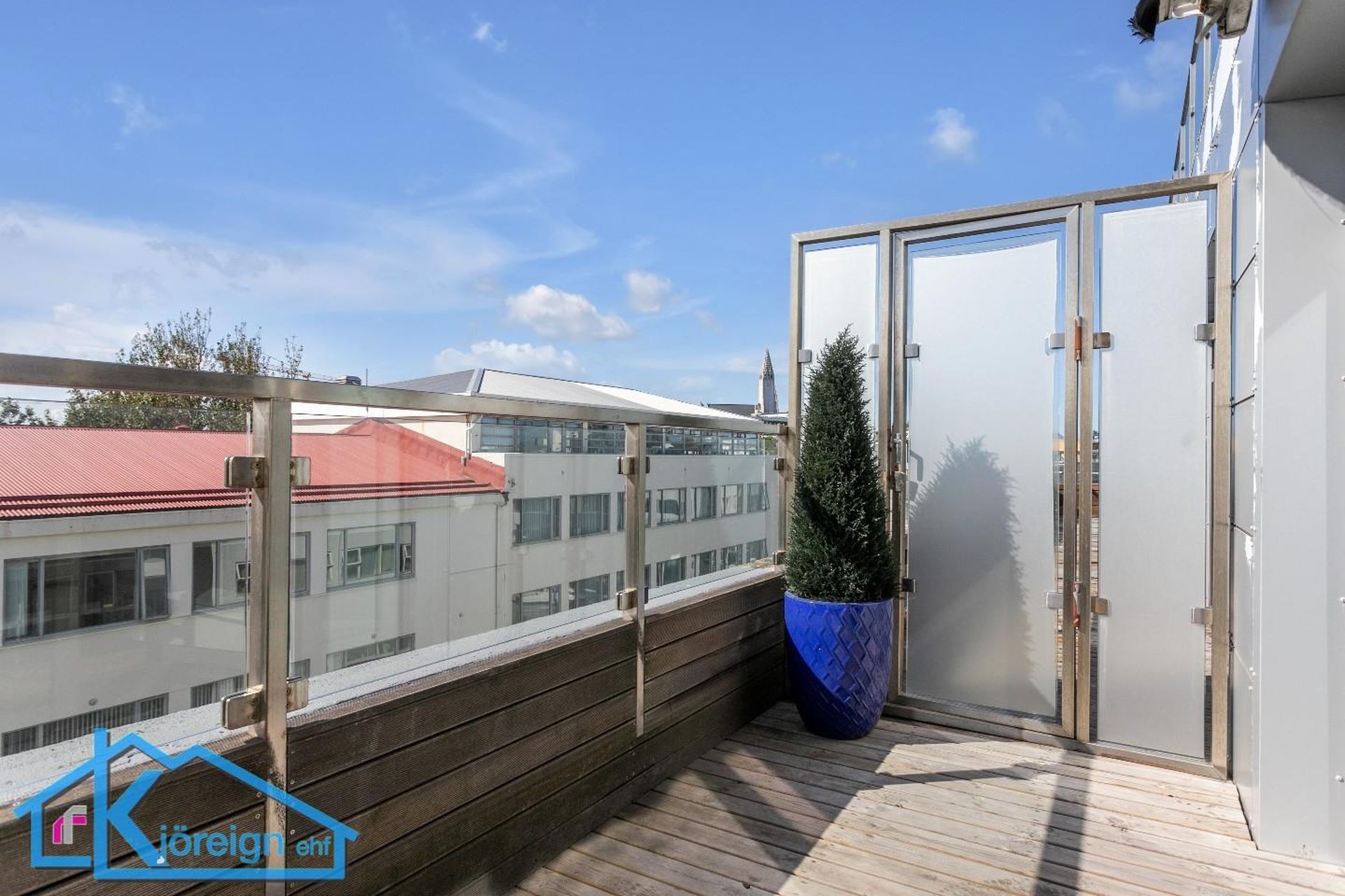 Laugavegur 103, 105 Reykjavík