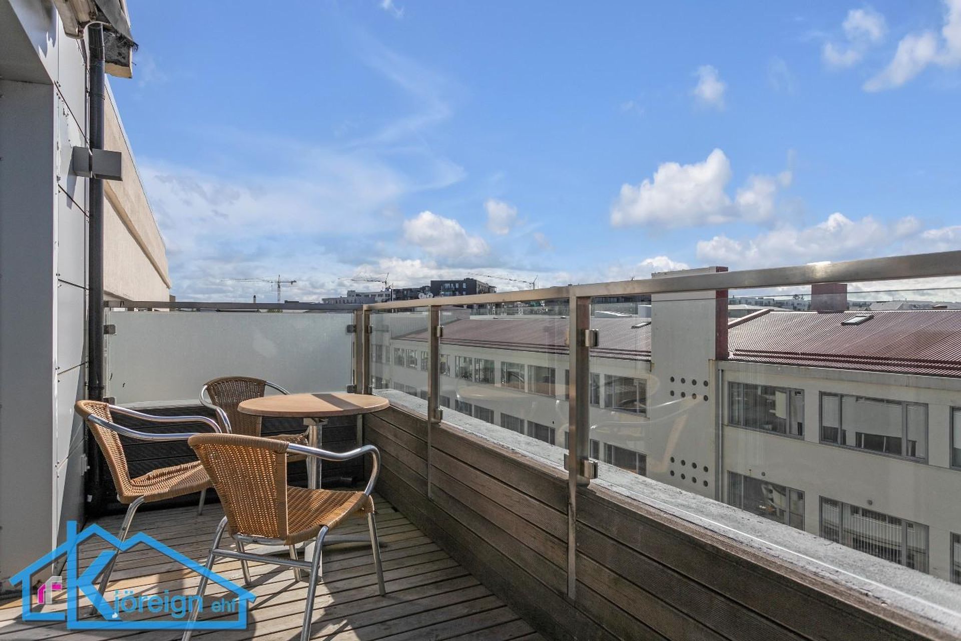 Laugavegur 103, 105 Reykjavík