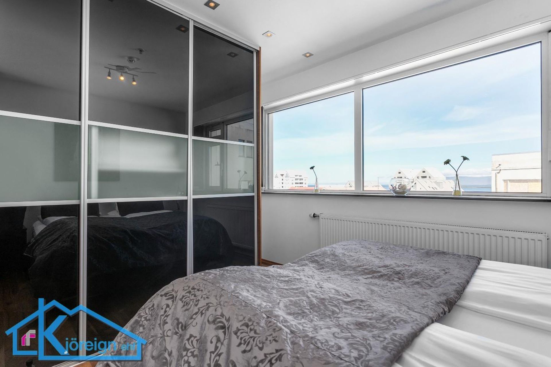 Laugavegur 103, 105 Reykjavík