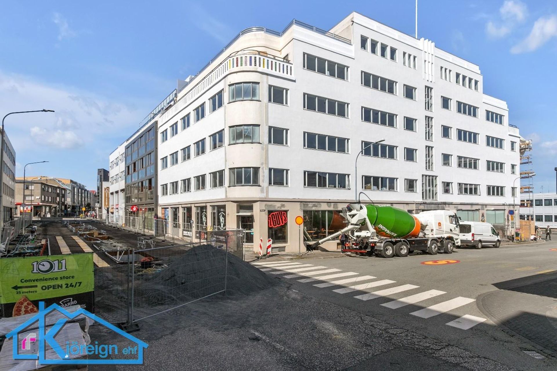 Laugavegur 103, 105 Reykjavík