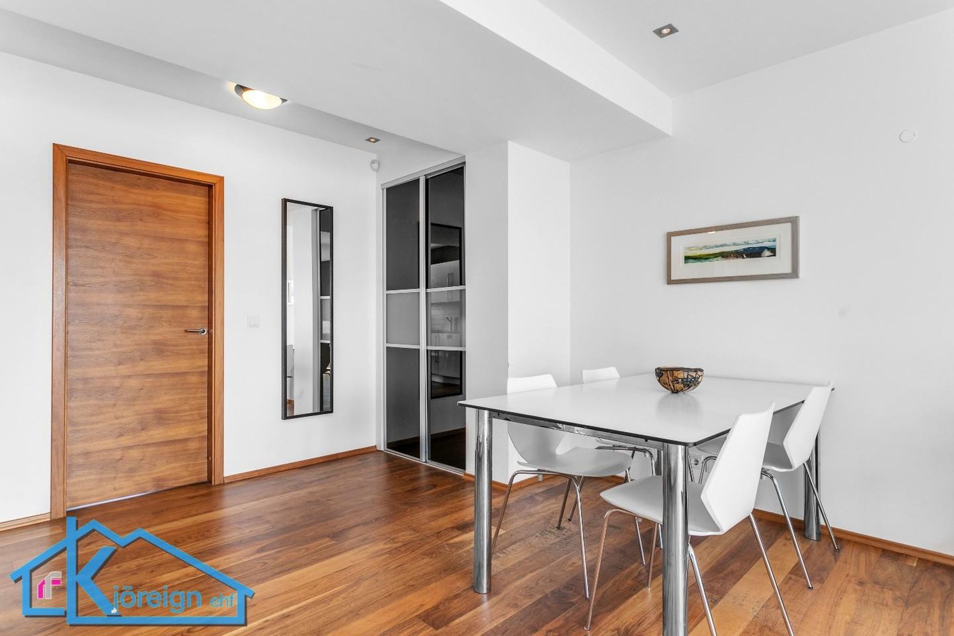 Laugavegur 103, 105 Reykjavík