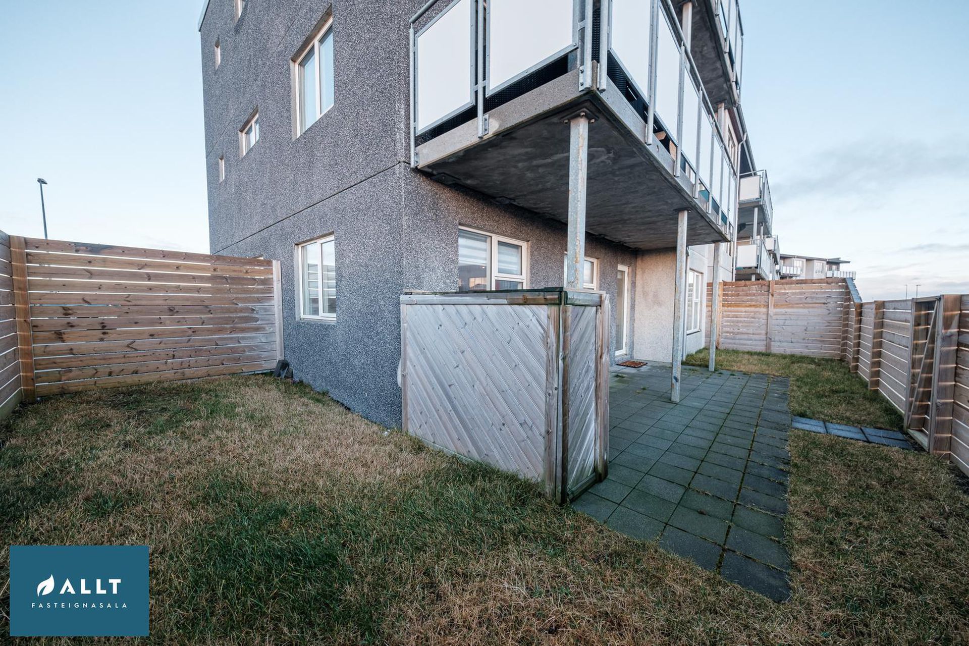 Tjarnabraut 14, 260 Reykjanesbær