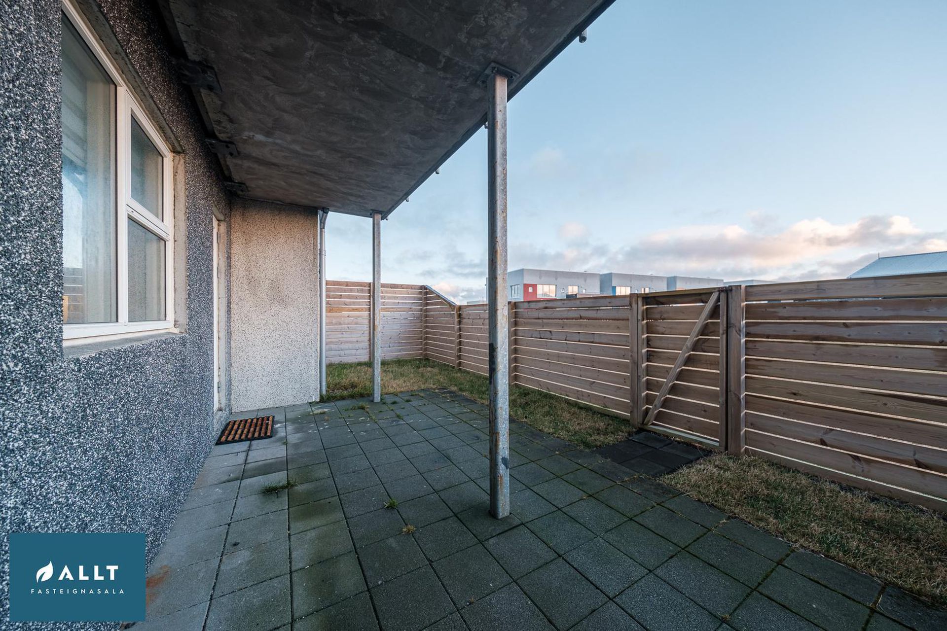 Tjarnabraut 14, 260 Reykjanesbær