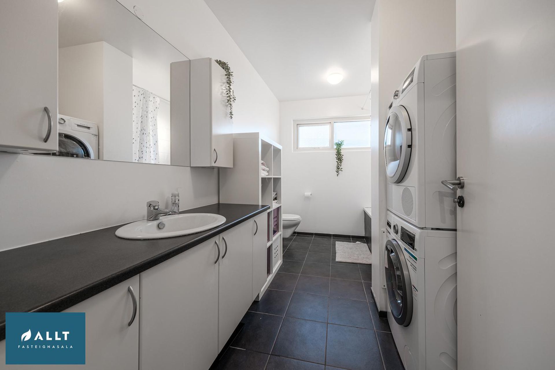 Tjarnabraut 14, 260 Reykjanesbær