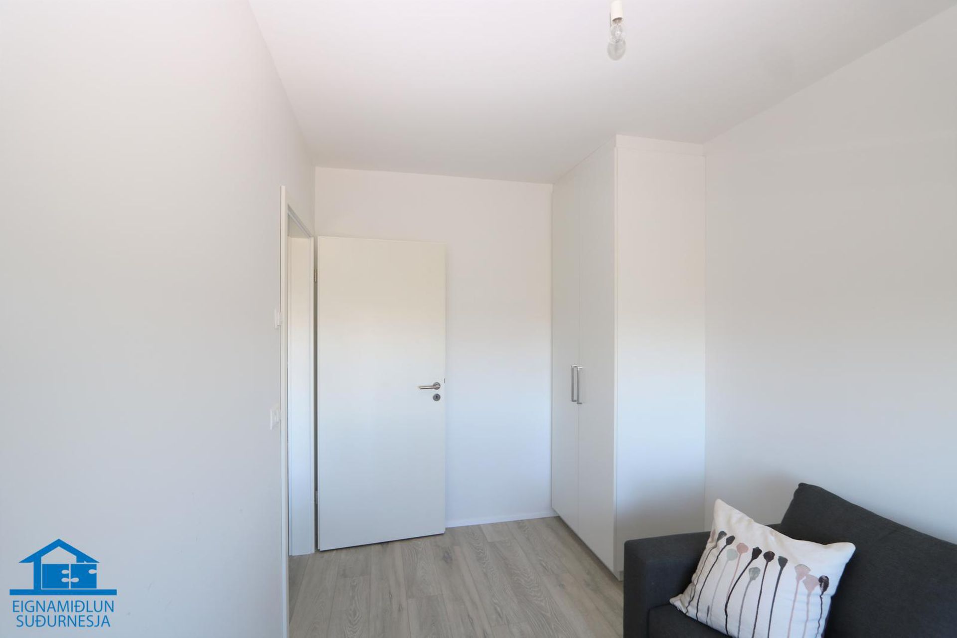 Dalsbraut 18, 260 Reykjanesbær