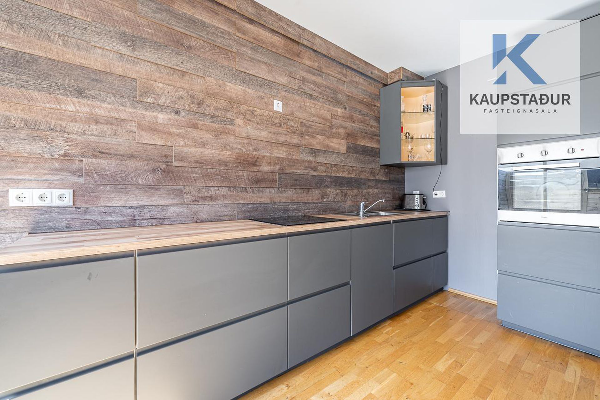 Tjarnabraut 14, 260 Reykjanesbær