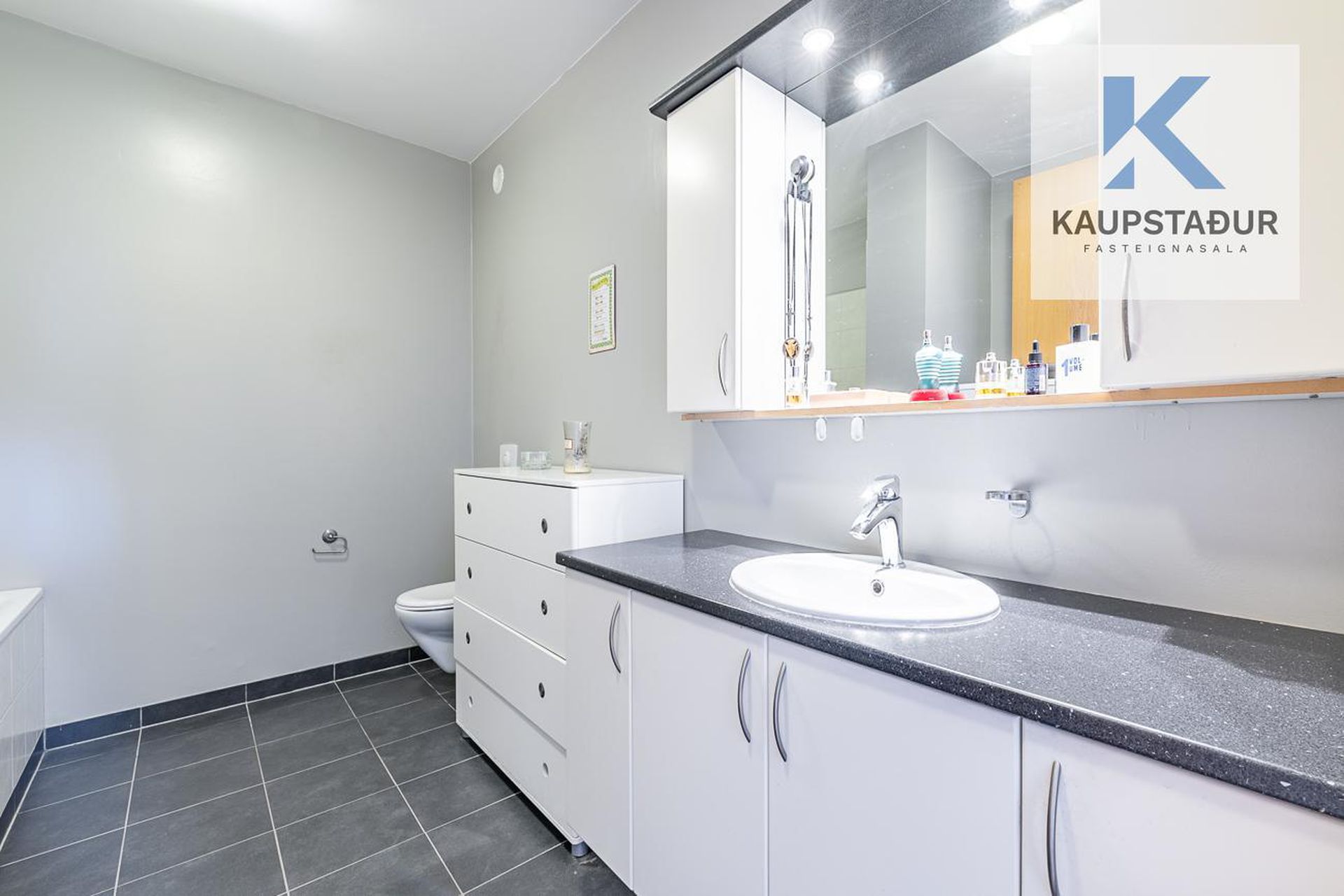 Tjarnabraut 14, 260 Reykjanesbær