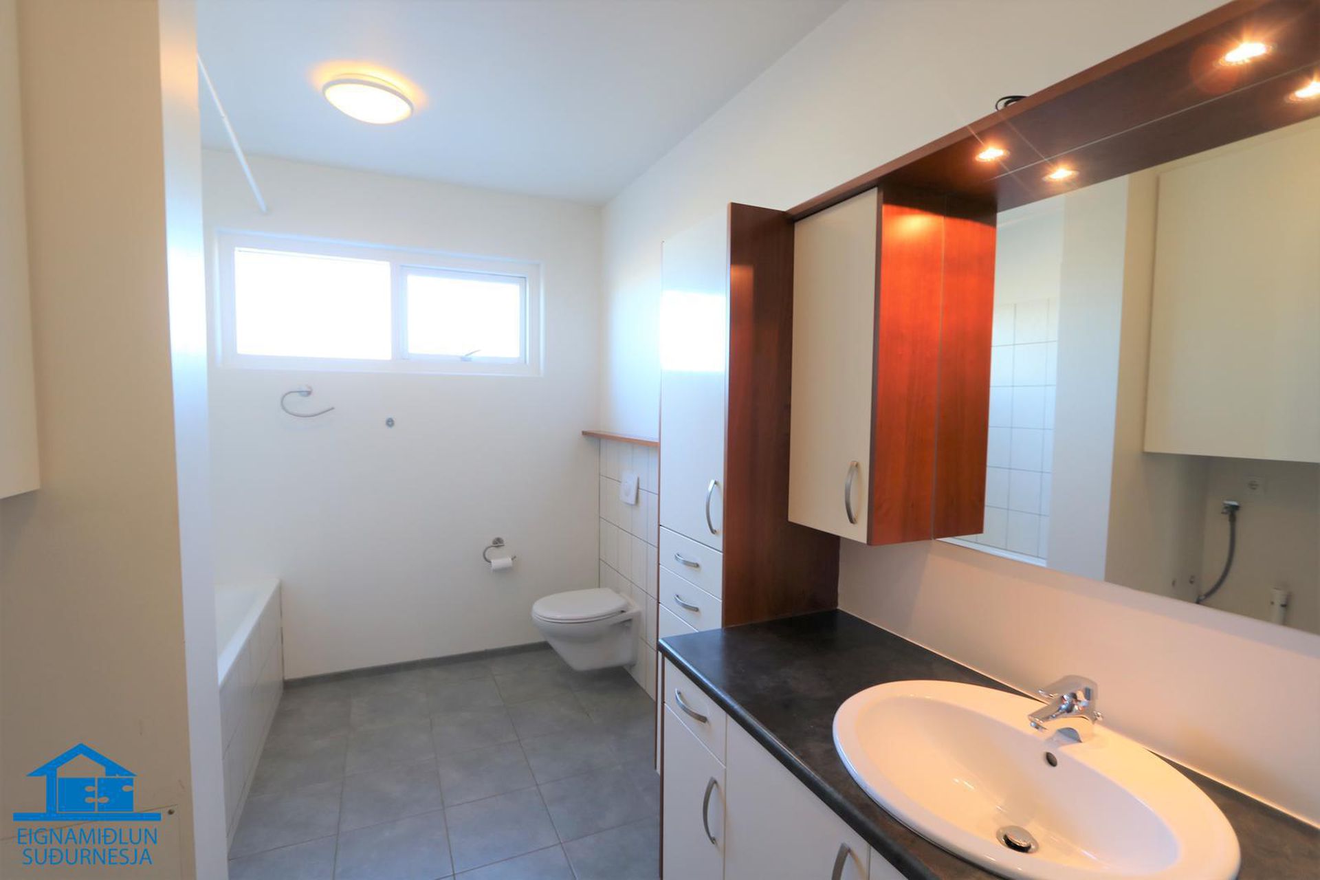 Tjarnabraut 14, 260 Reykjanesbær