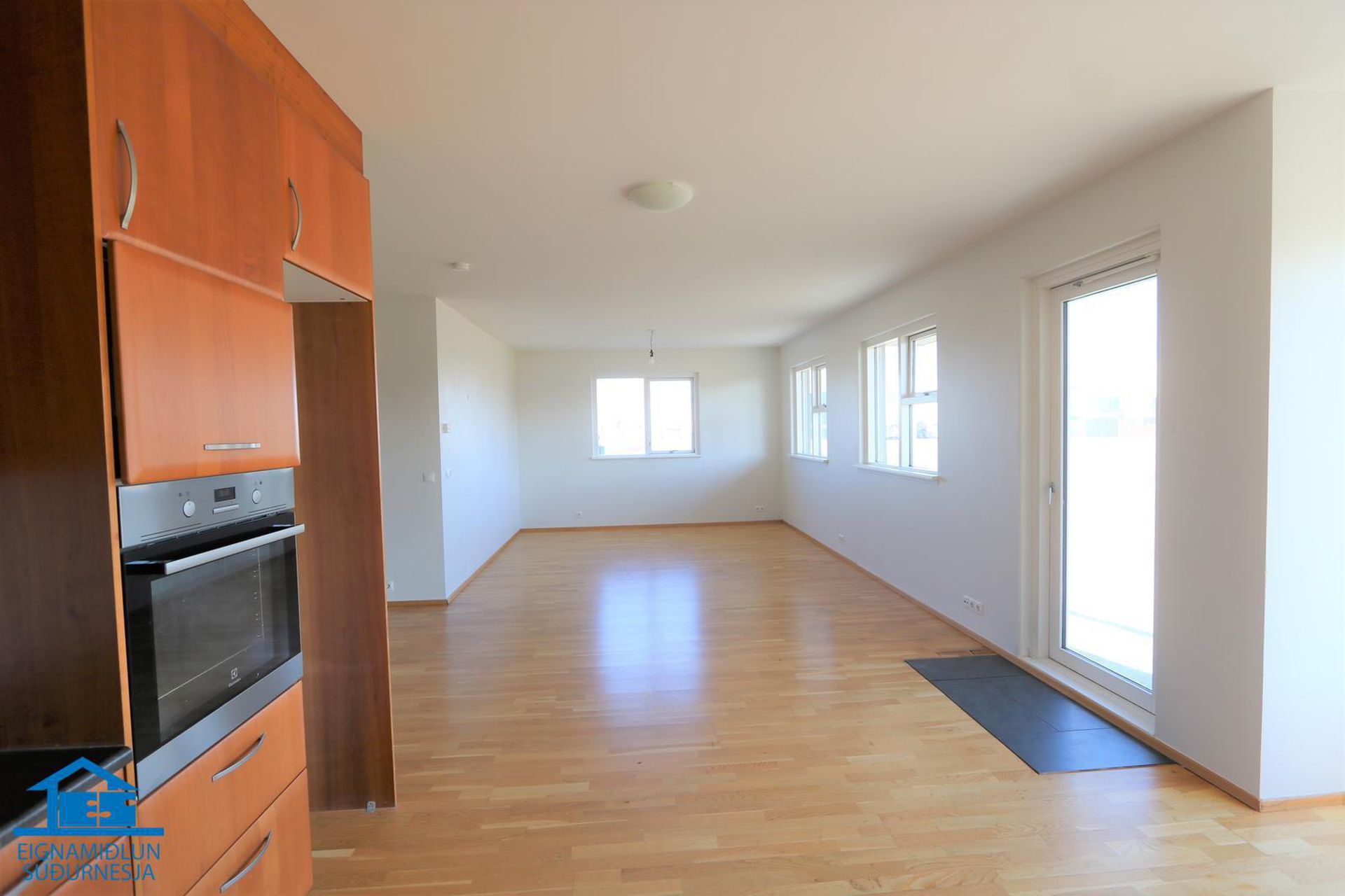 Tjarnabraut 14, 260 Reykjanesbær