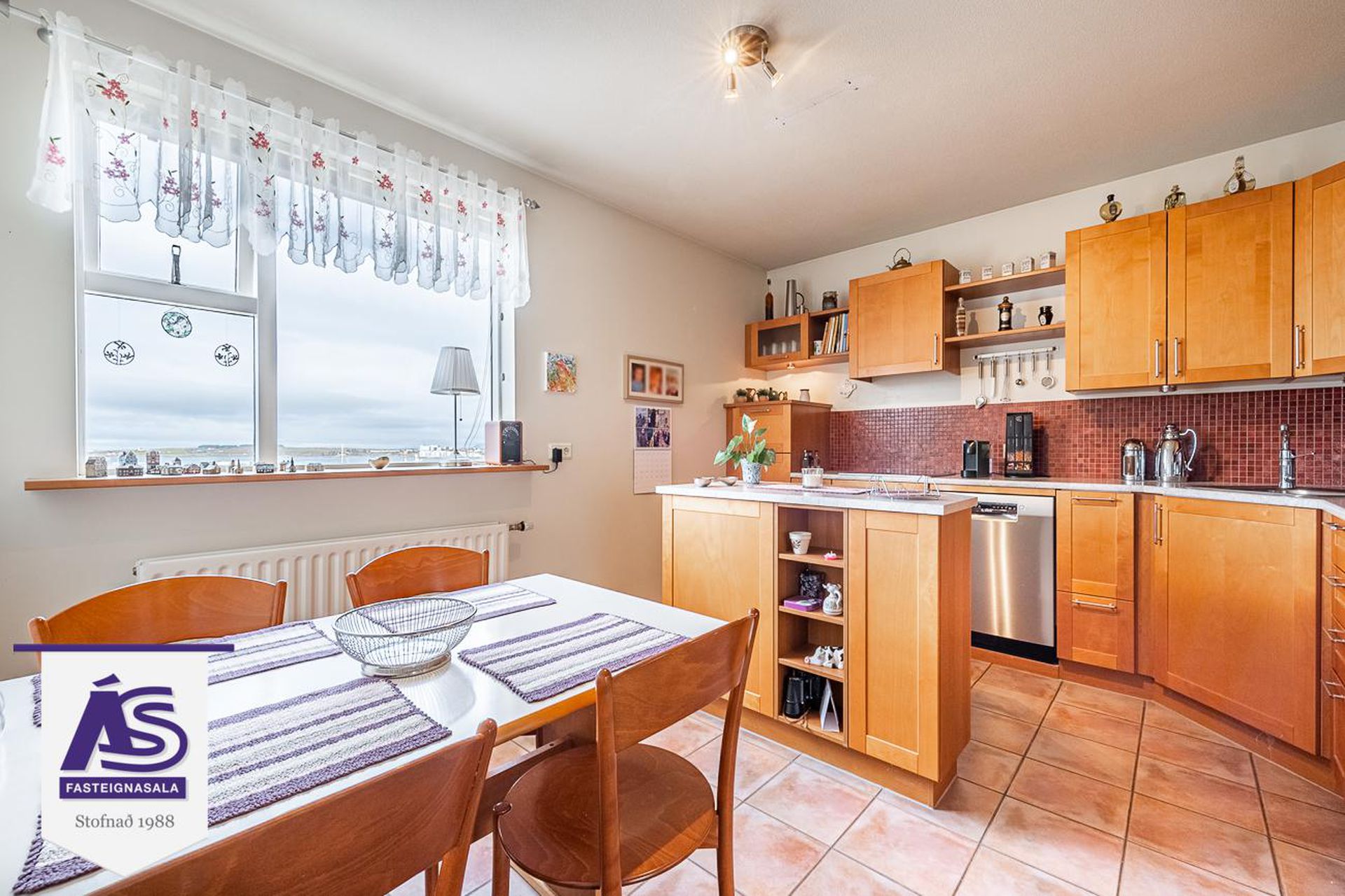 Hólabraut 19, 220 Hafnarfjörður