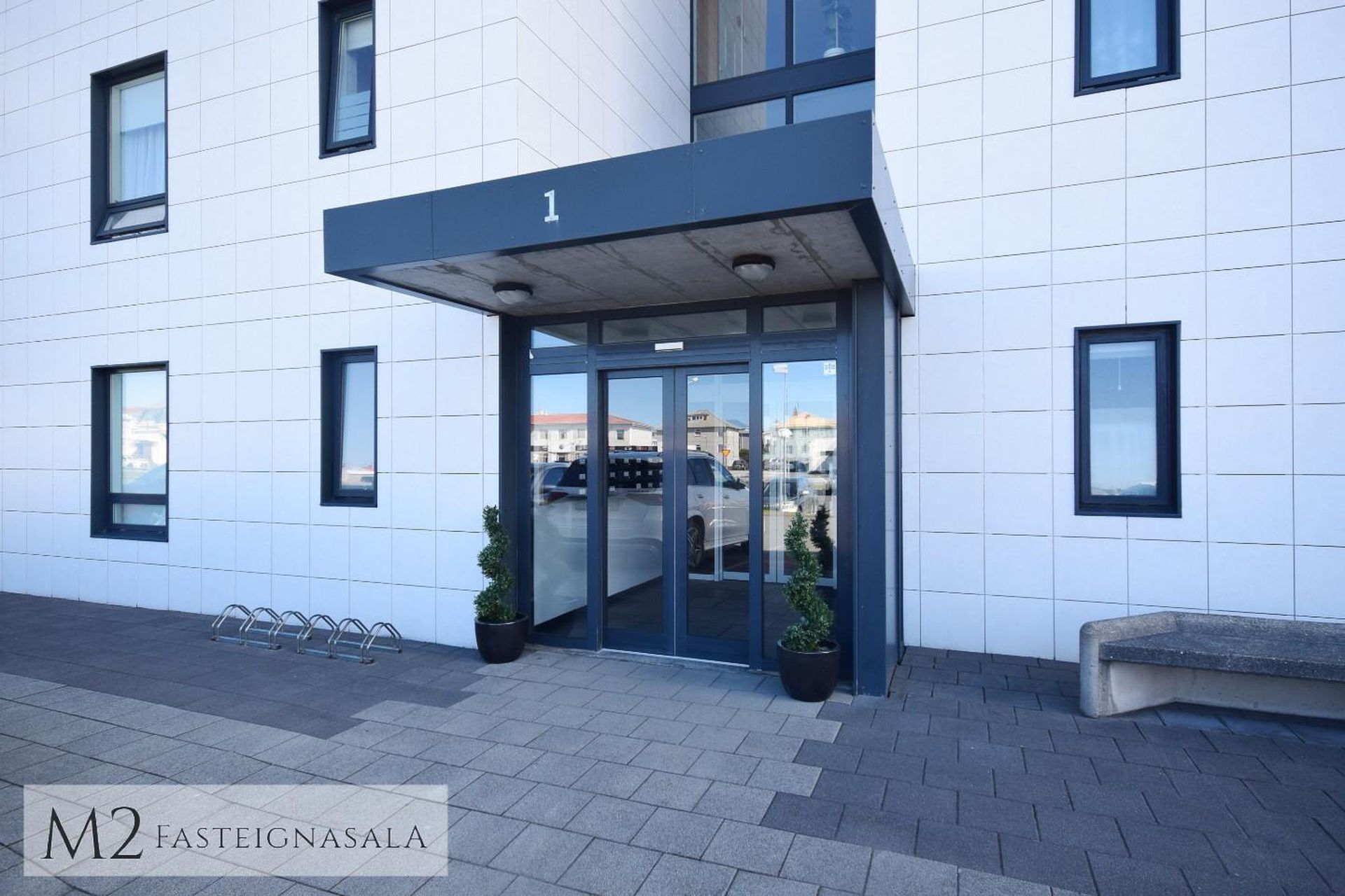 Pósthússtræti 1, 230 Reykjanesbær
