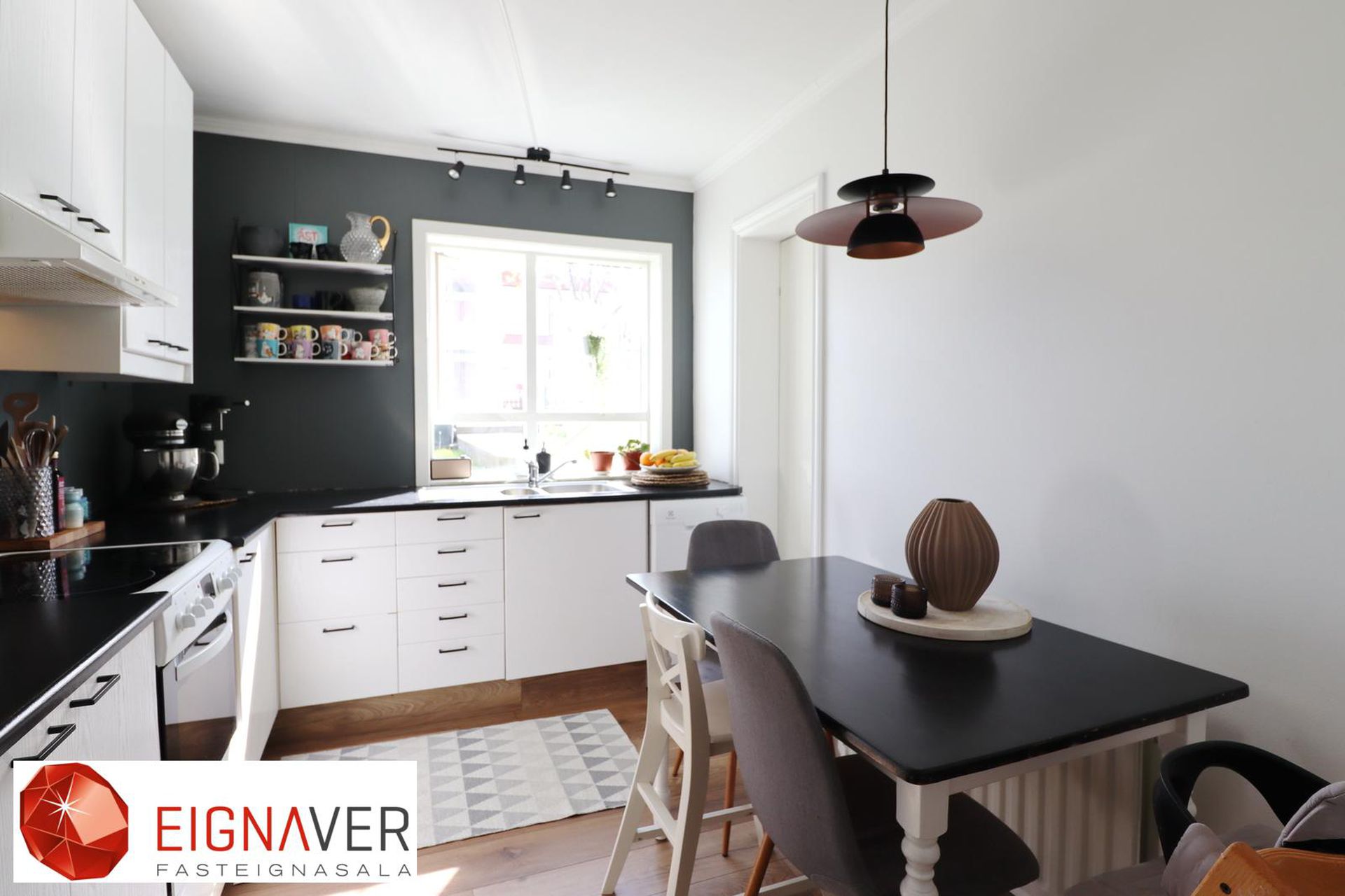 Hrafnagilsstræti 28, 600 Akureyri
