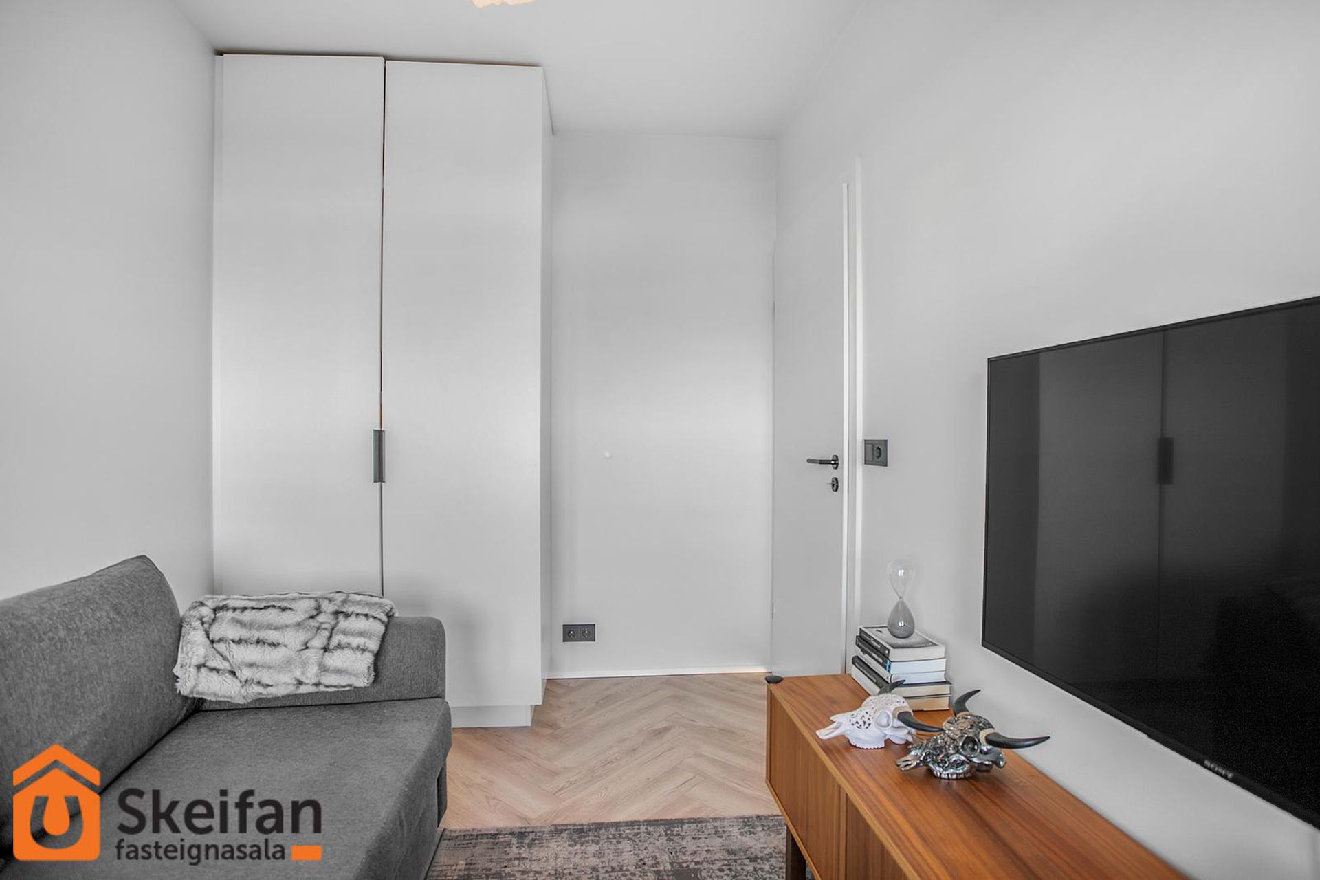 Smyrilshlíð 3, 102 Reykjavík