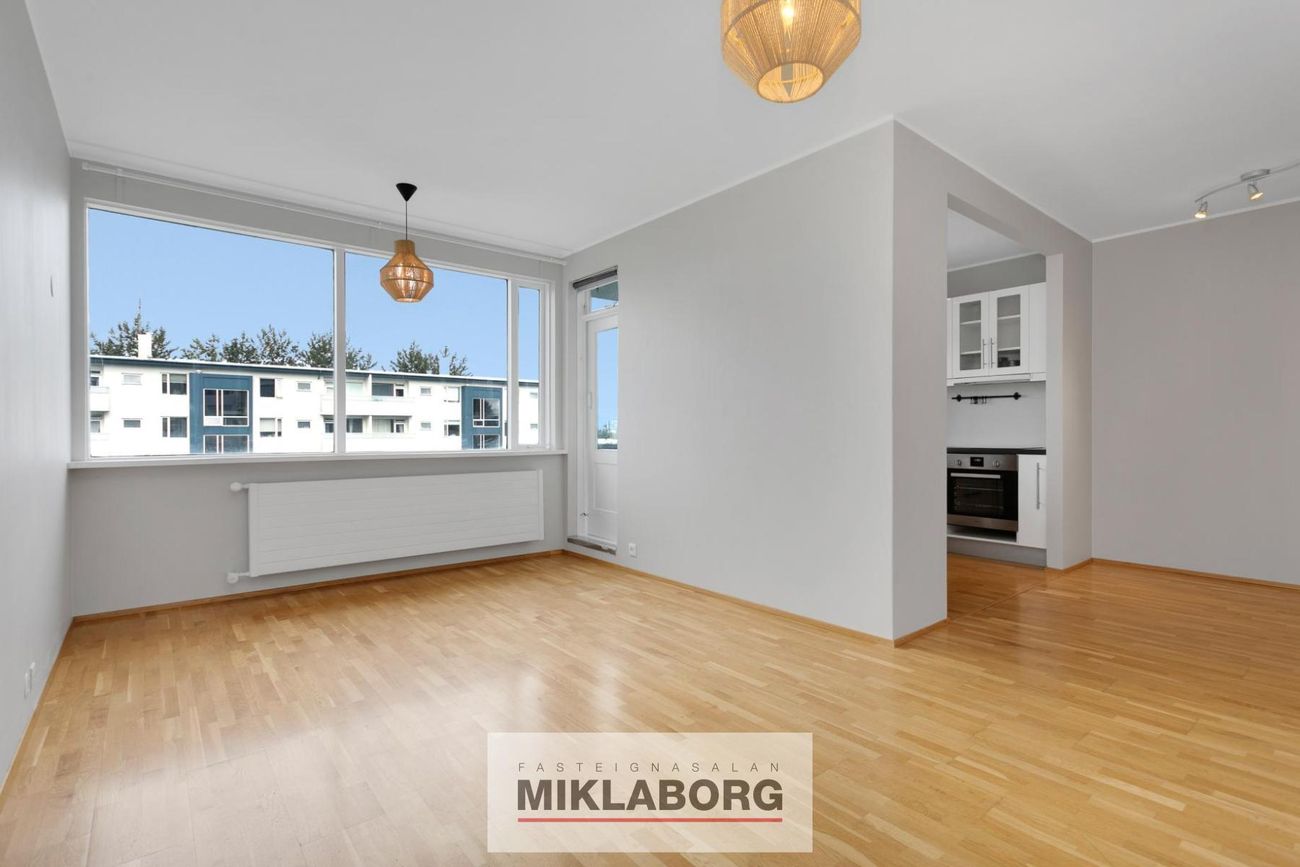 Safamýri 42, 108 Reykjavík