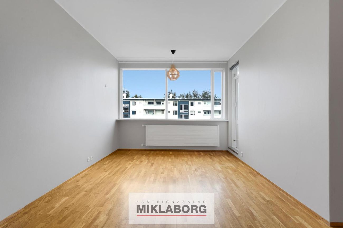 Safamýri 42, 108 Reykjavík