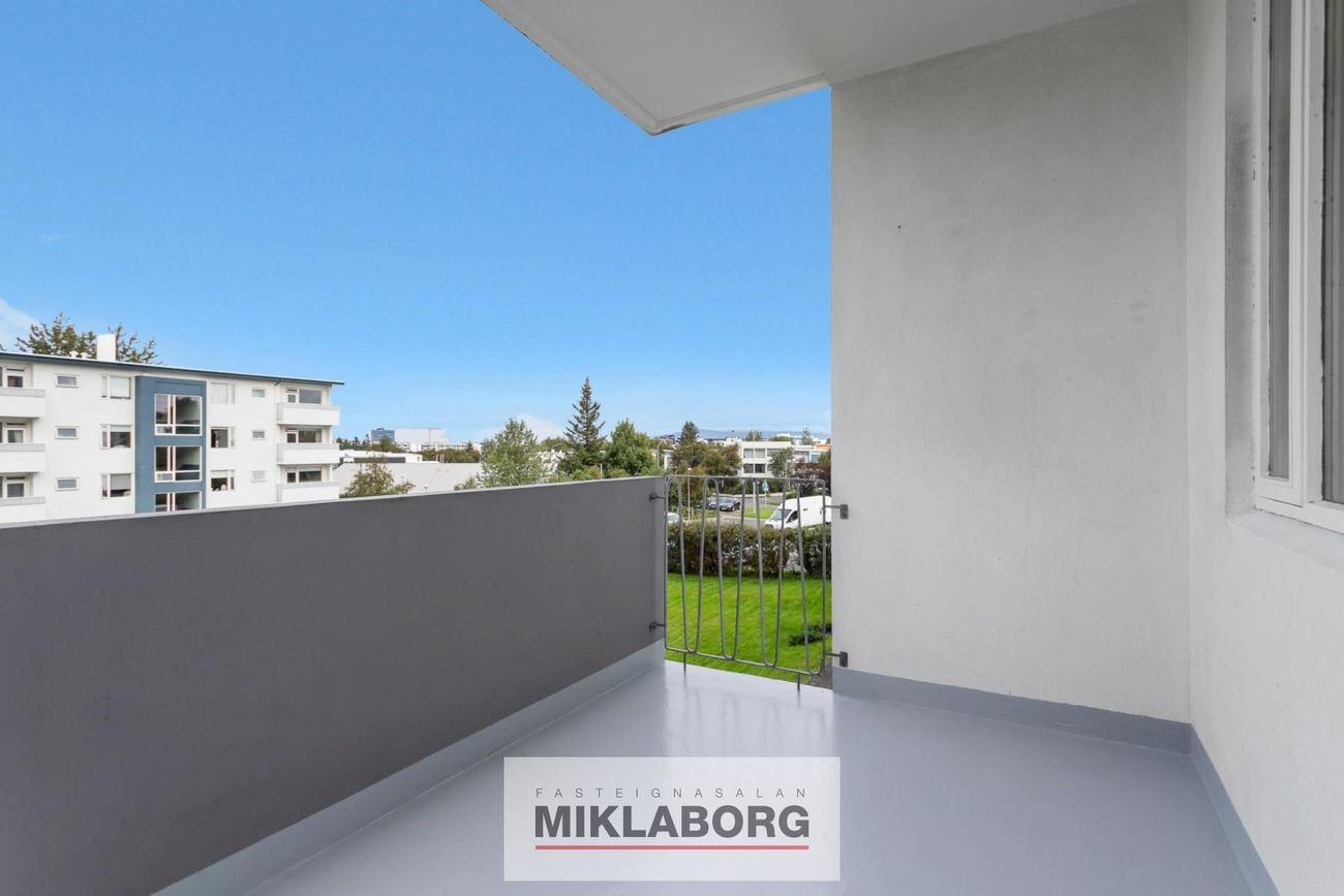 Safamýri 42, 108 Reykjavík
