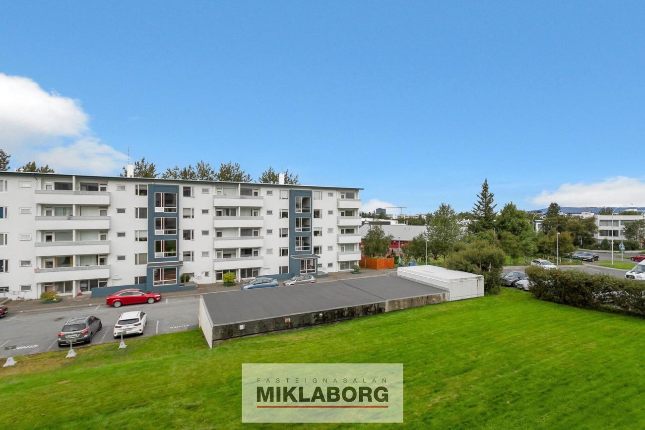 Safamýri 42, 108 Reykjavík