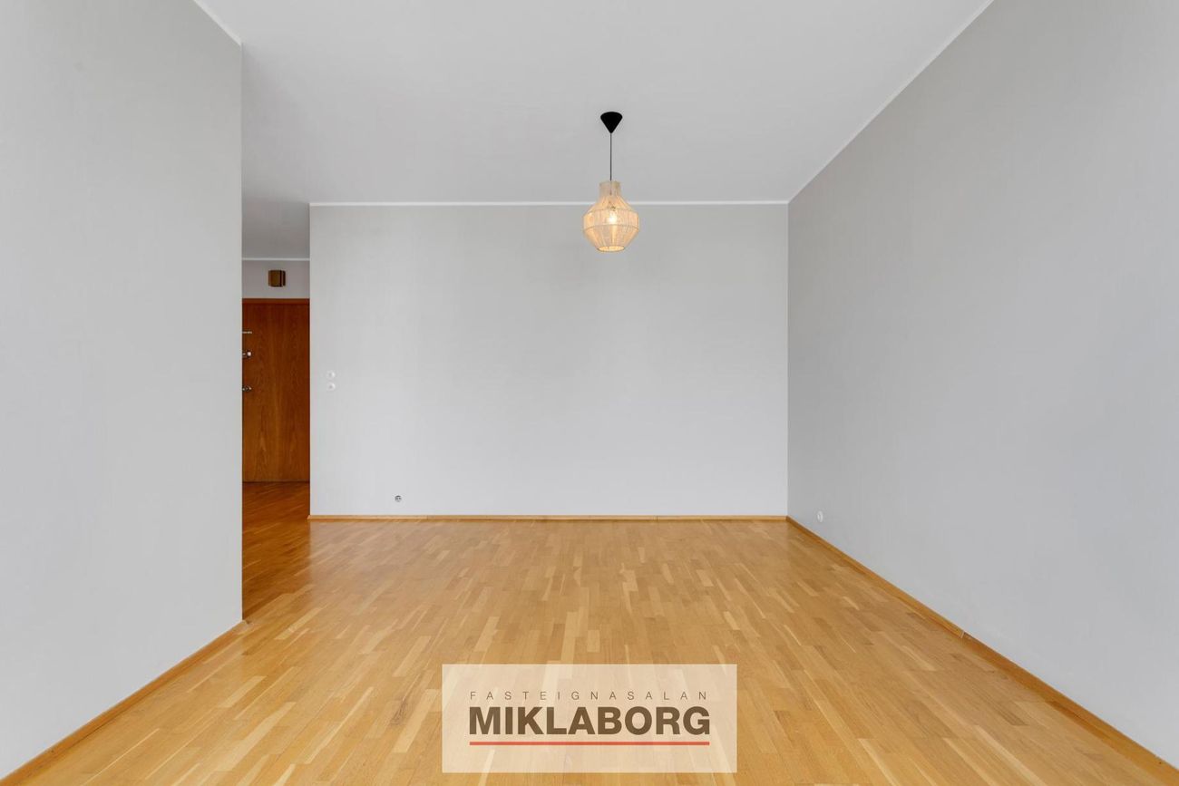 Safamýri 42, 108 Reykjavík