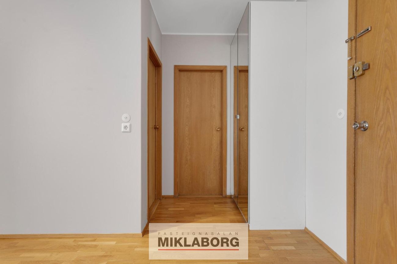 Safamýri 42, 108 Reykjavík
