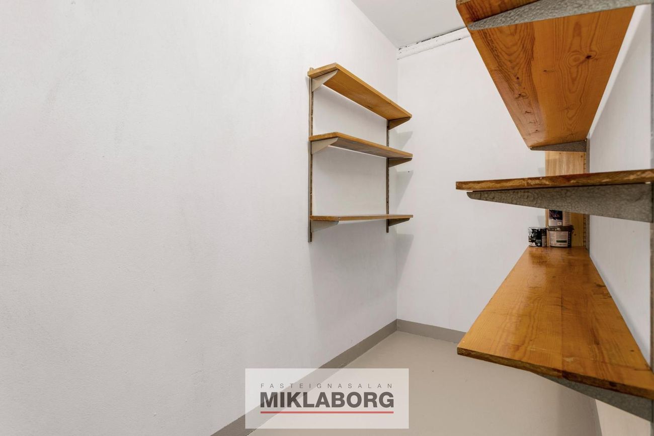 Safamýri 42, 108 Reykjavík